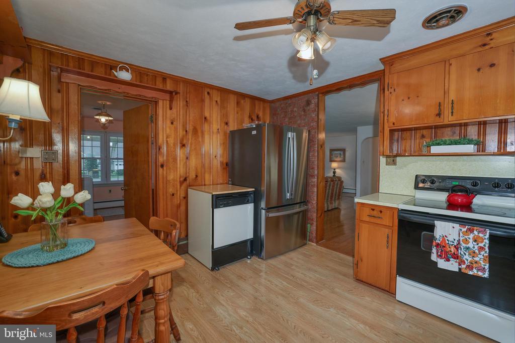 5 FAYETTE DRIVE