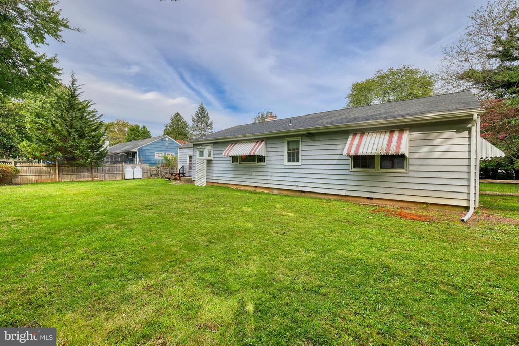 5 FAYETTE DRIVE