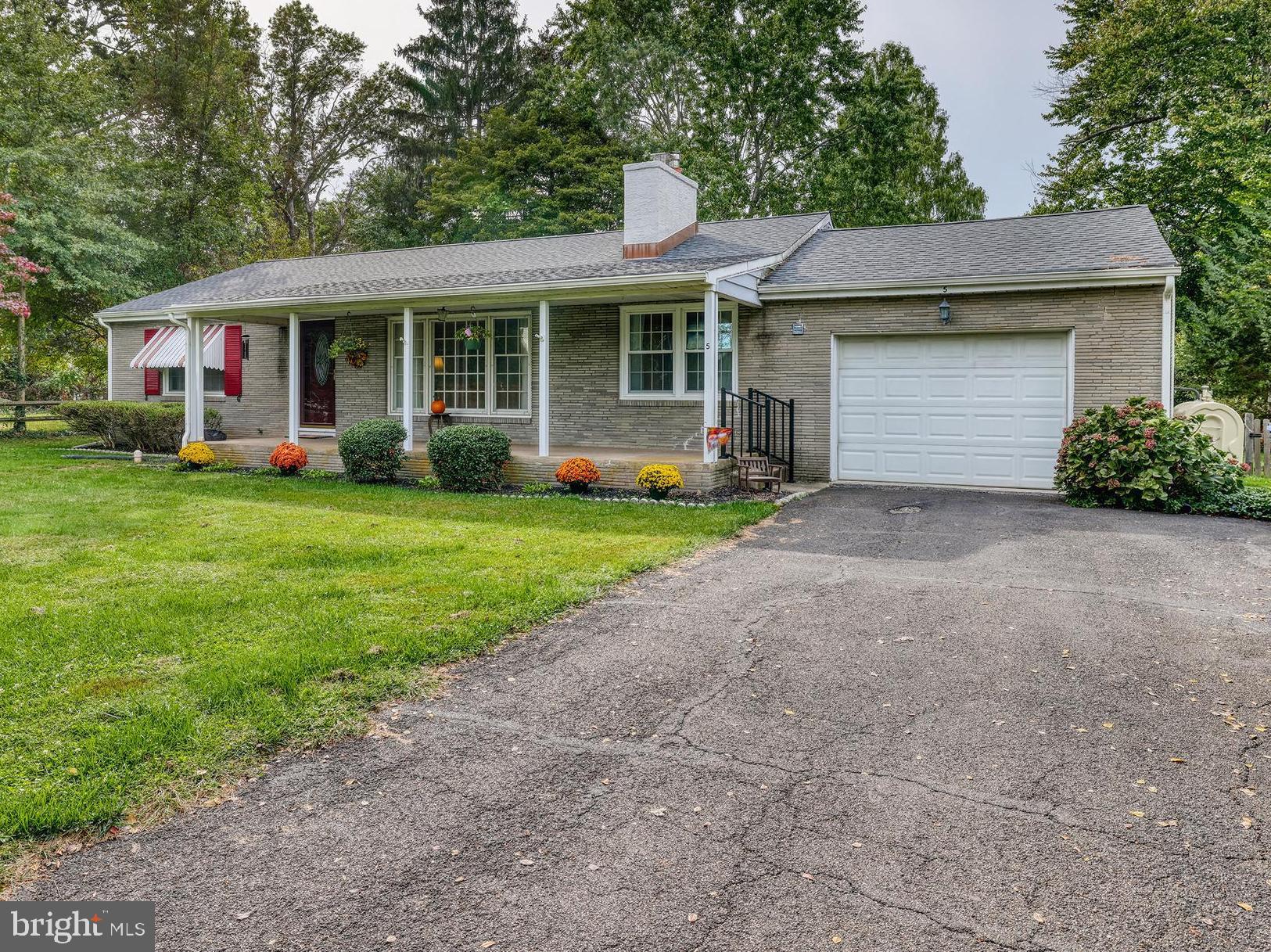5 FAYETTE DRIVE
