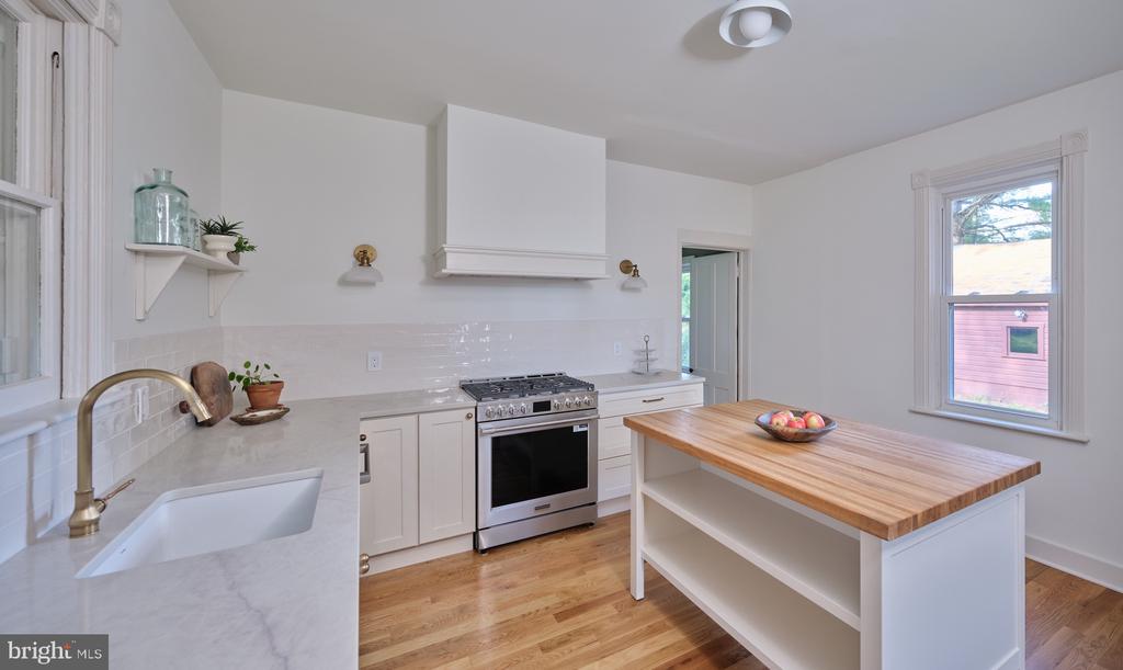 865 SHERERS HILL ROAD