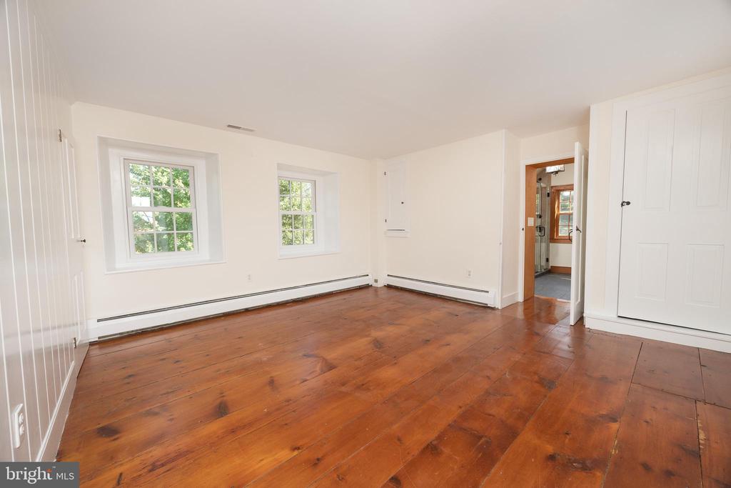 4001 STREET ROAD