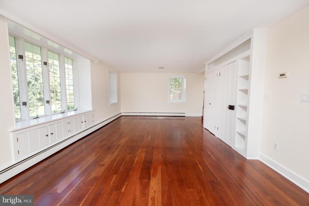 4001 STREET ROAD