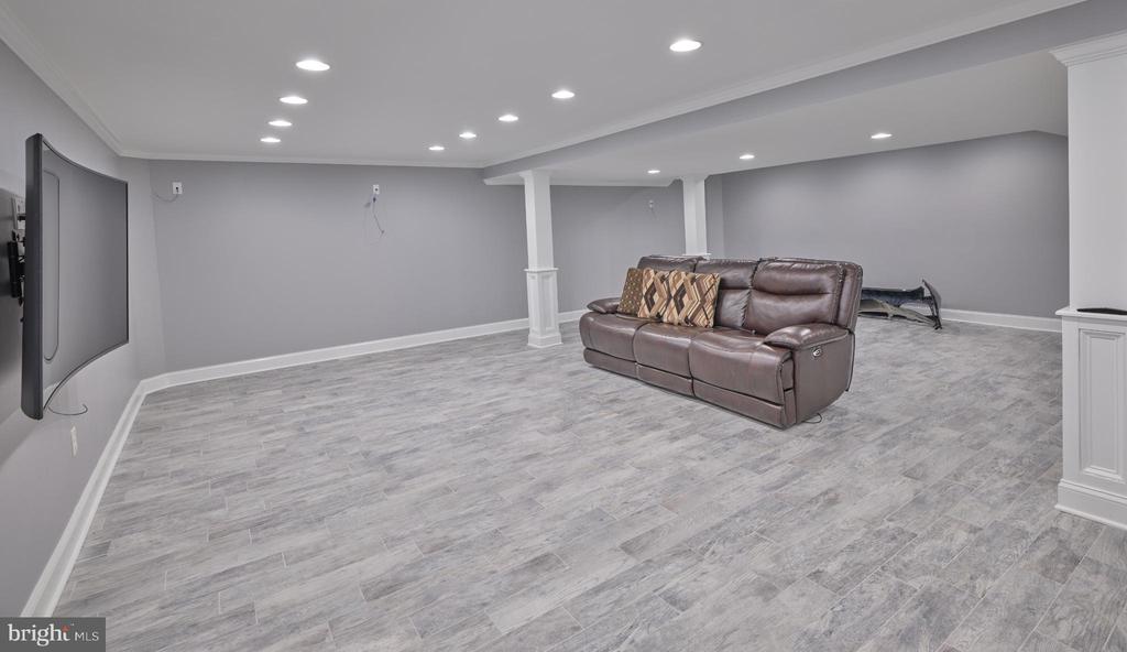 5281 HARRINGTON COURT