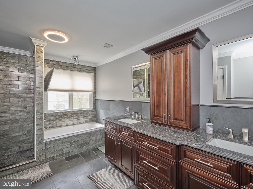 5281 HARRINGTON COURT