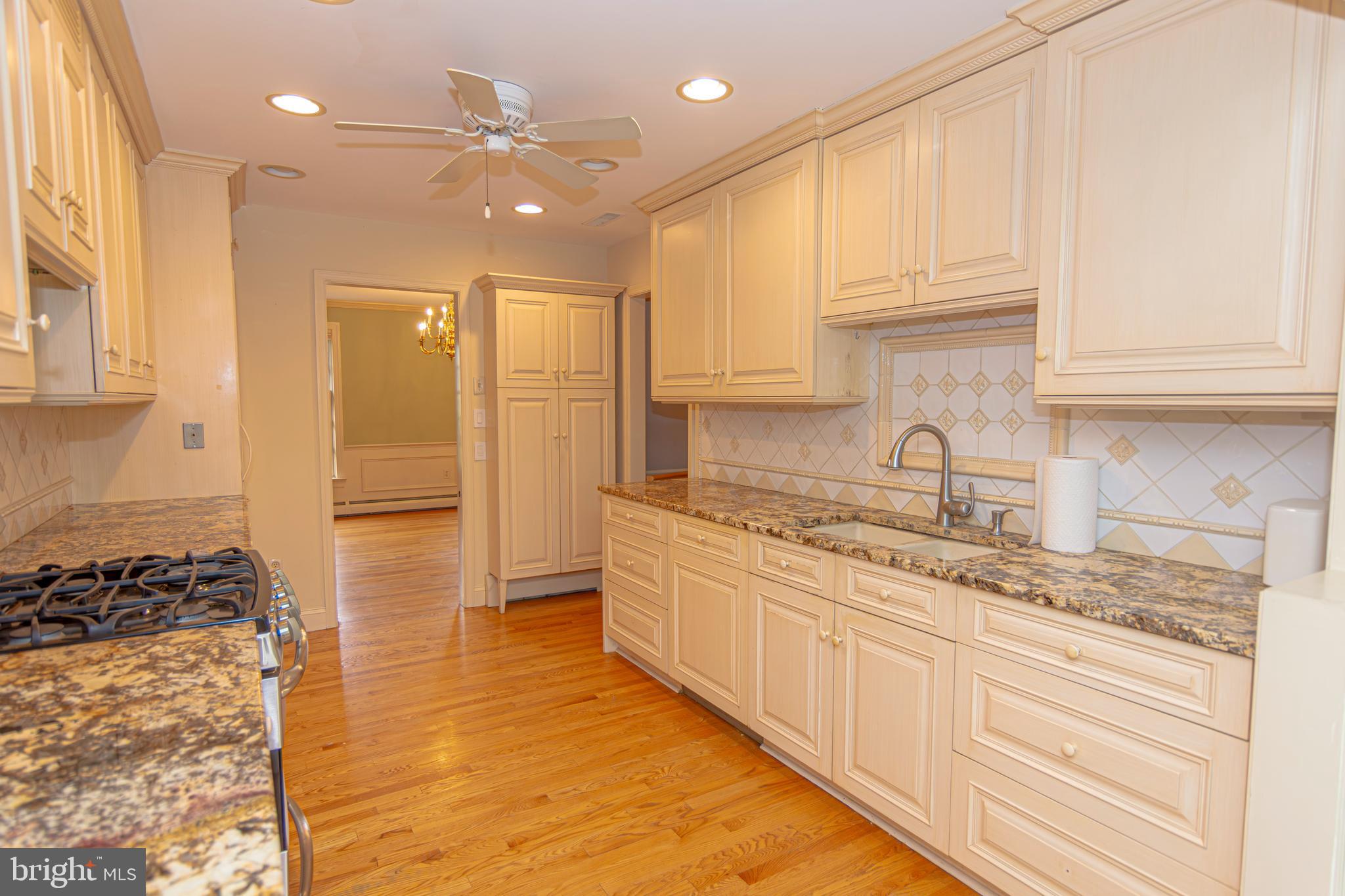 21 WOODS END DRIVE