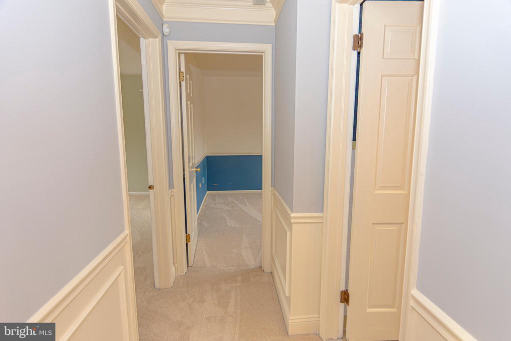 21 WOODS END DRIVE