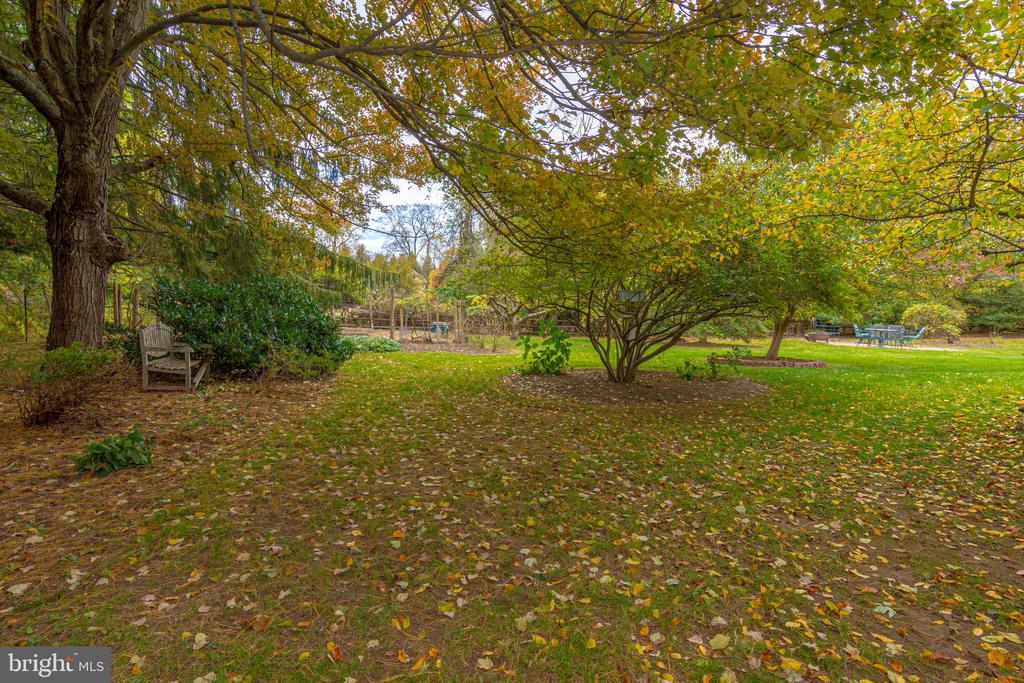 21 WOODS END DRIVE