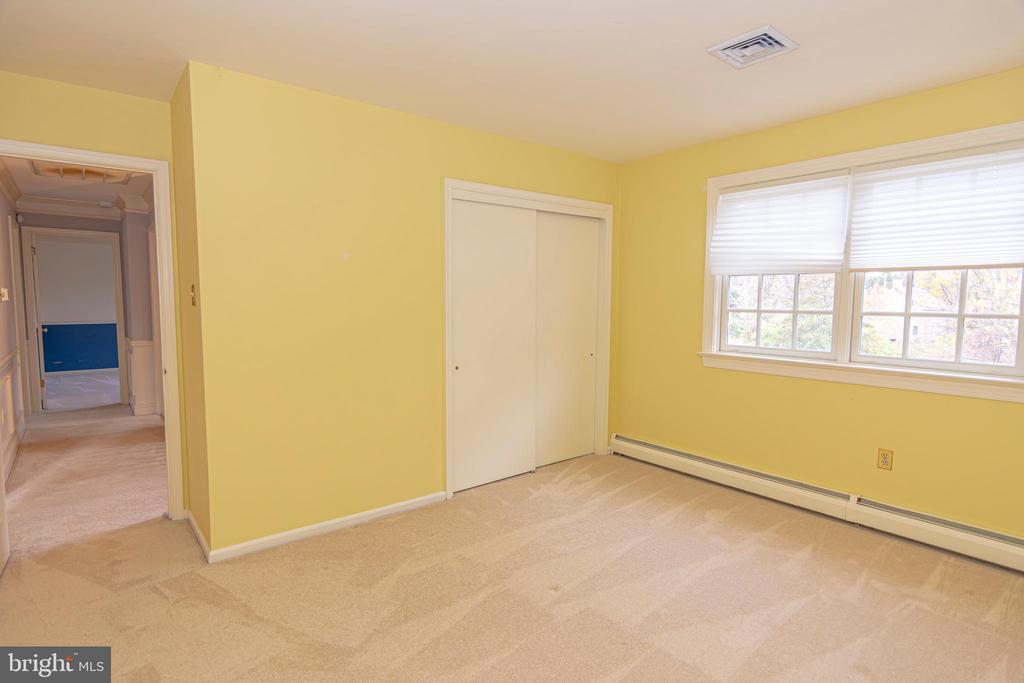 21 WOODS END DRIVE