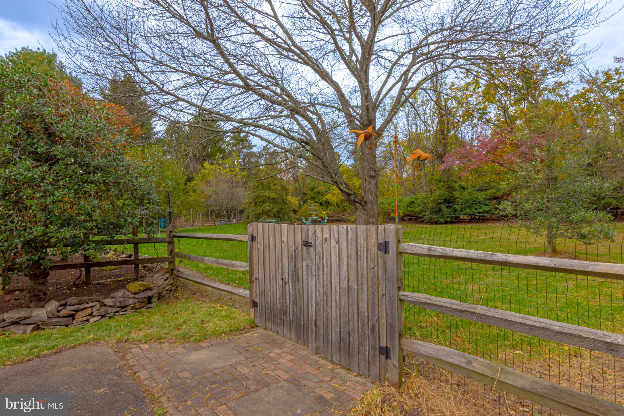 21 WOODS END DRIVE