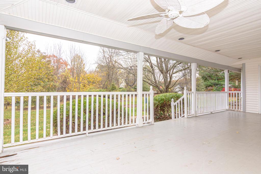 21 WOODS END DRIVE