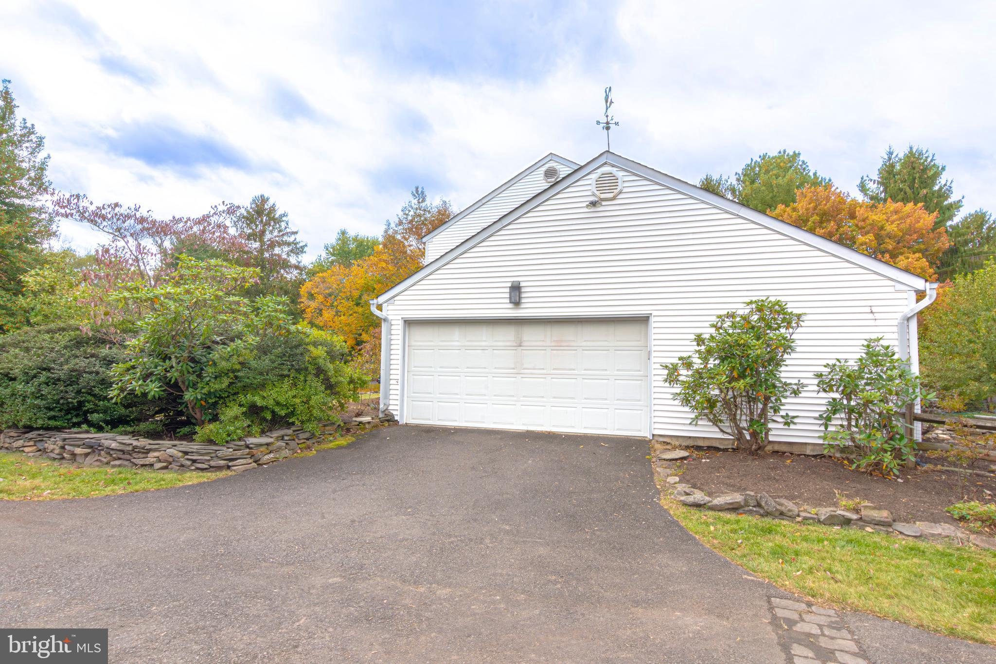 21 WOODS END DRIVE