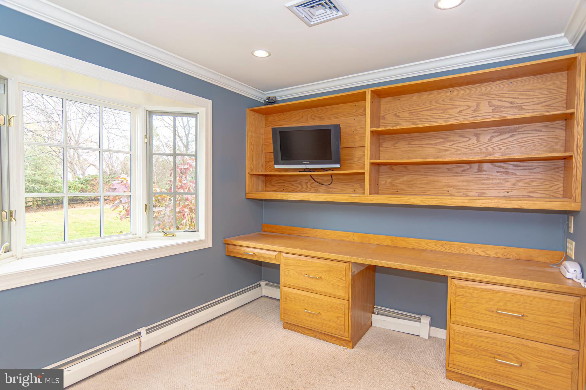 21 WOODS END DRIVE