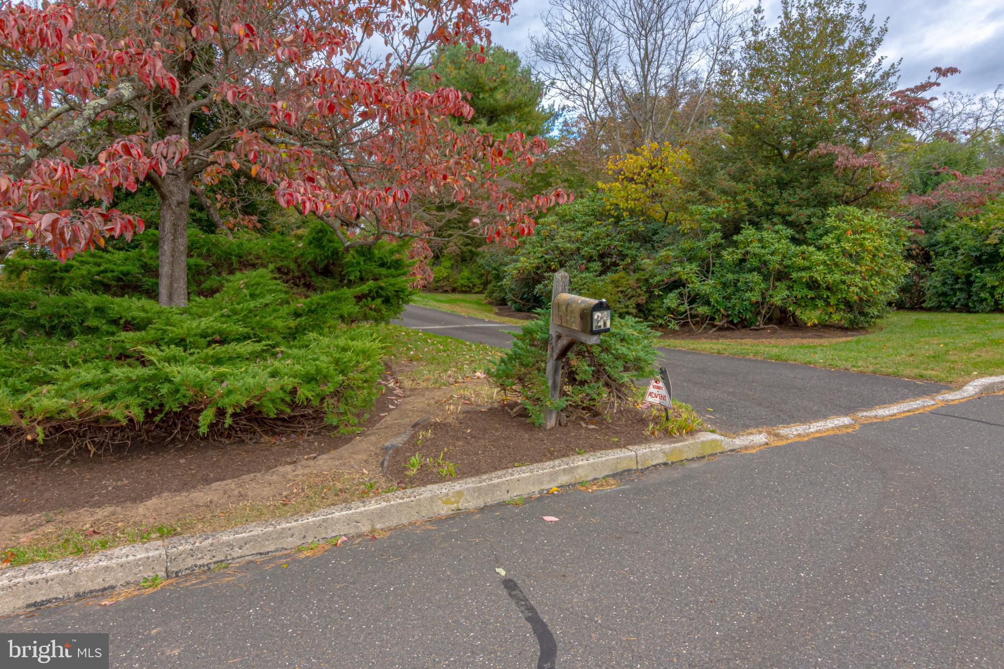 21 WOODS END DRIVE
