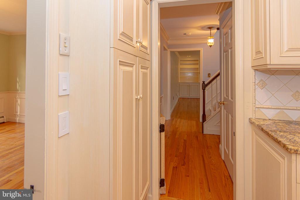 21 WOODS END DRIVE