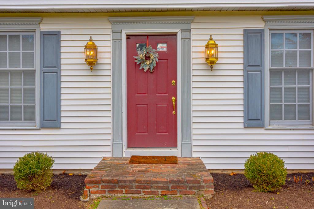 21 WOODS END DRIVE