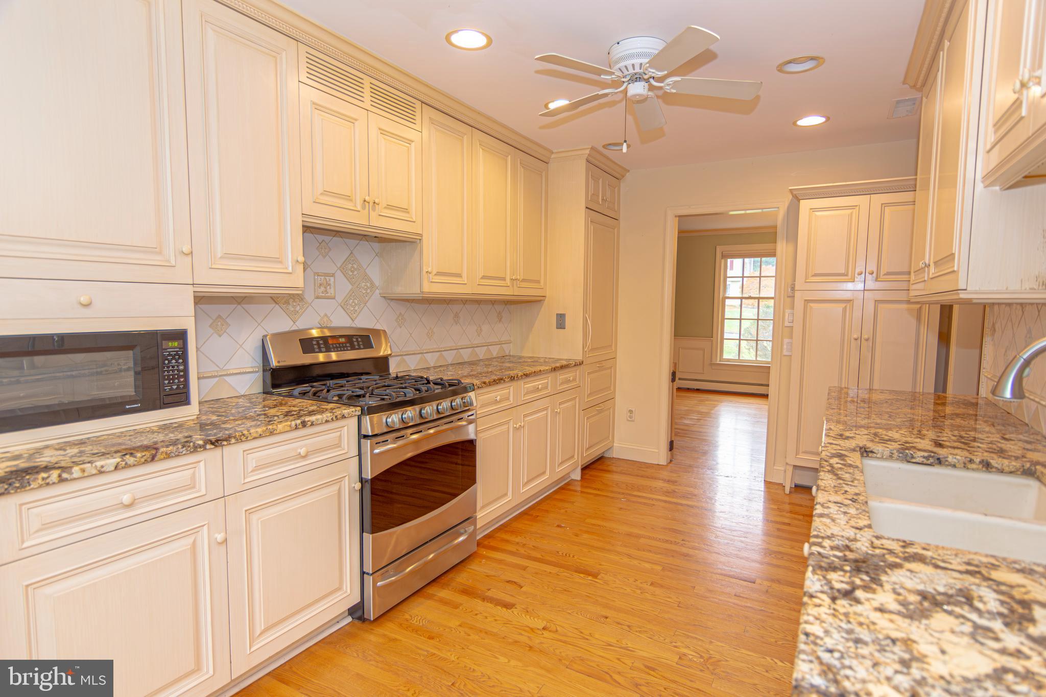 21 WOODS END DRIVE