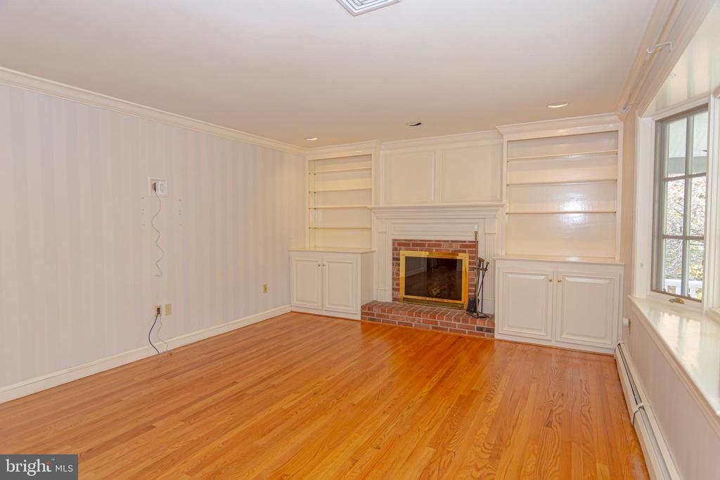 21 WOODS END DRIVE