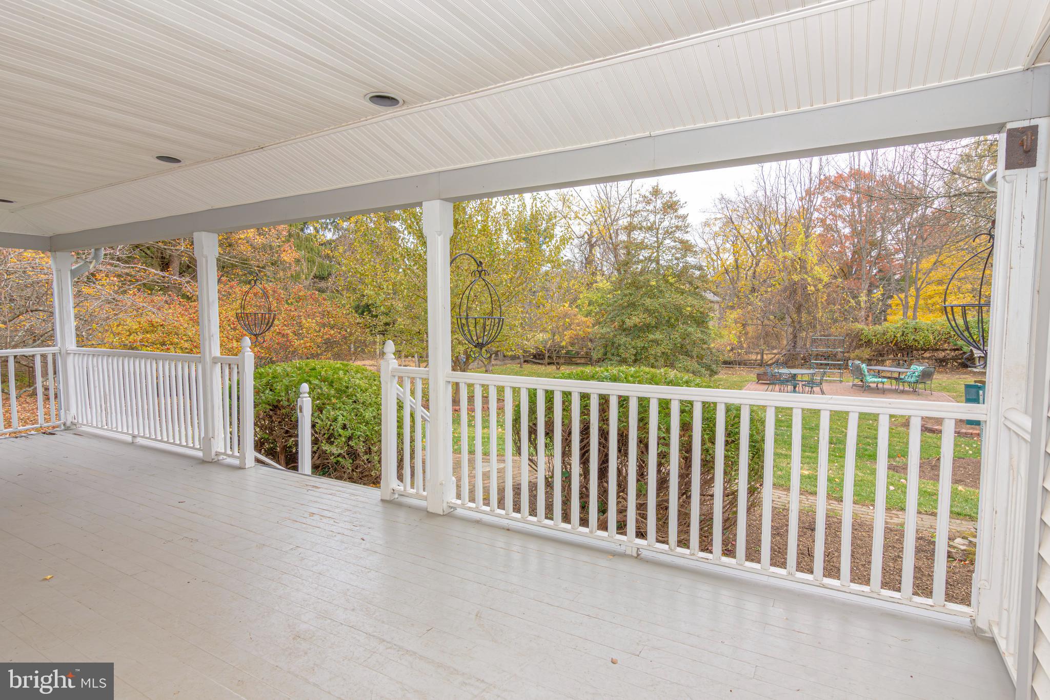 21 WOODS END DRIVE