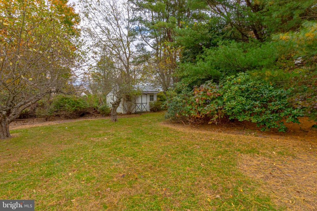 21 WOODS END DRIVE