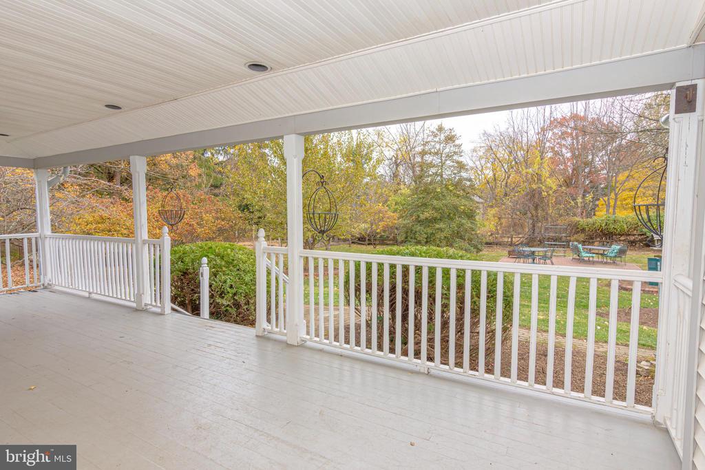 21 WOODS END DRIVE