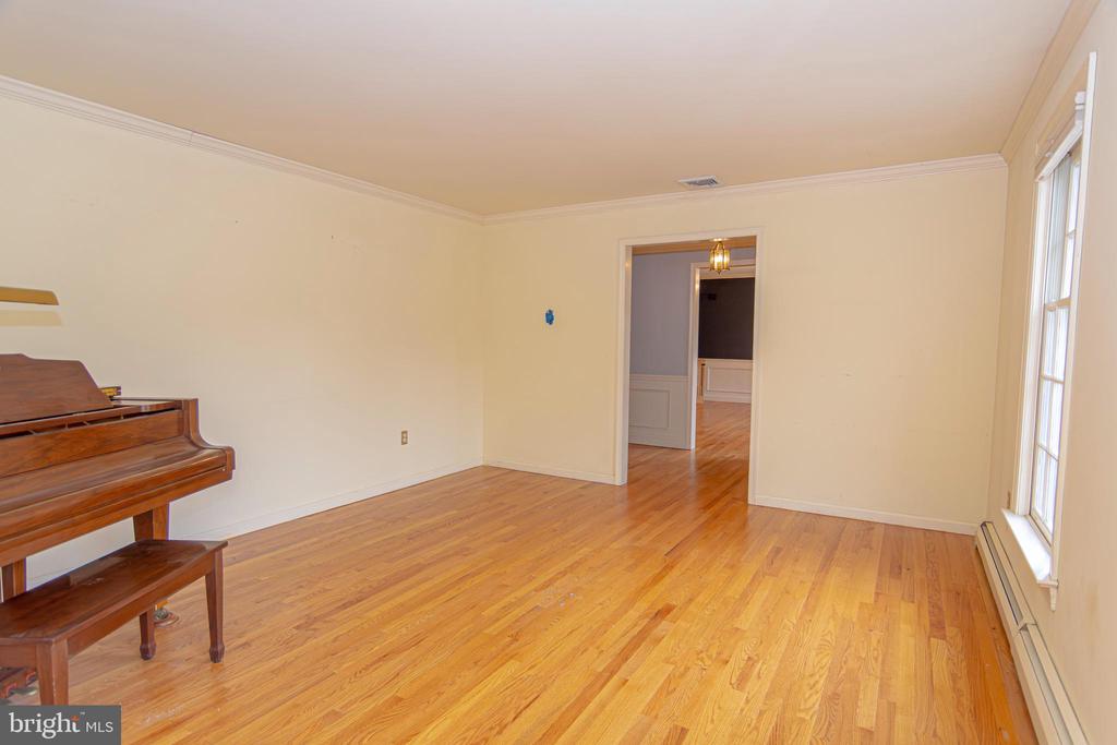 21 WOODS END DRIVE