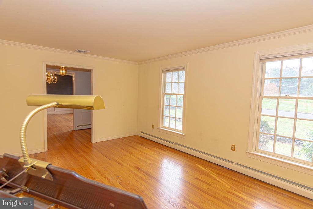 21 WOODS END DRIVE