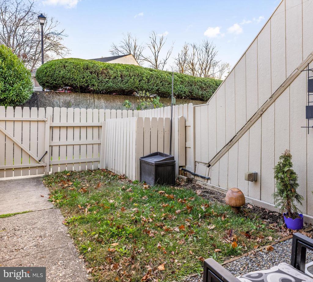 9 RIVERHILL A