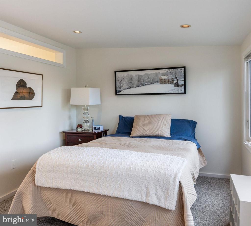 9 RIVERHILL A