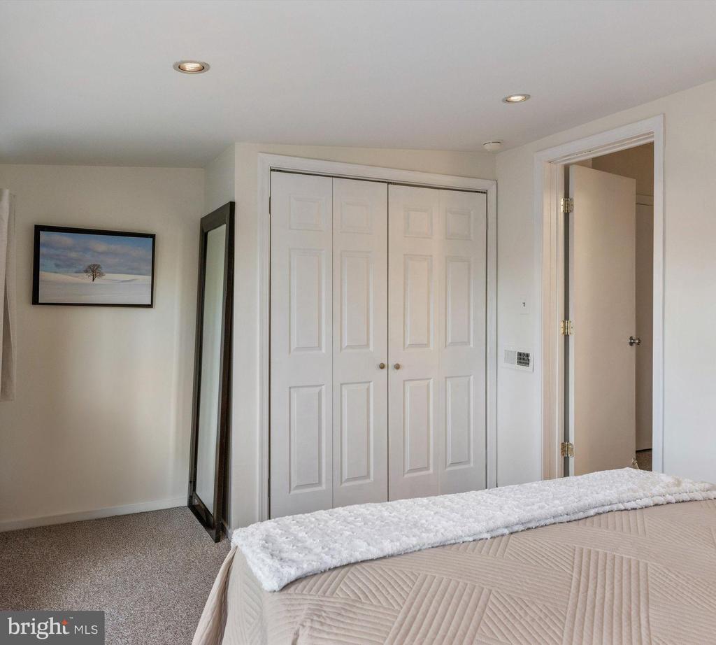 9 RIVERHILL A