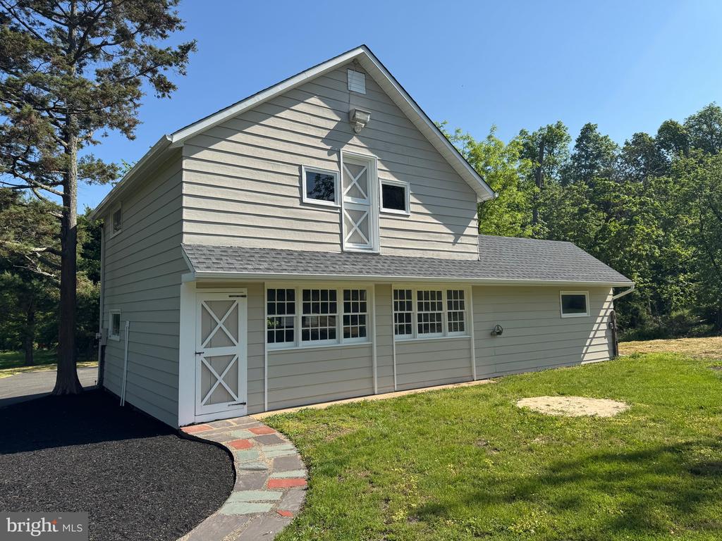 16 BROWNSBURG ROAD