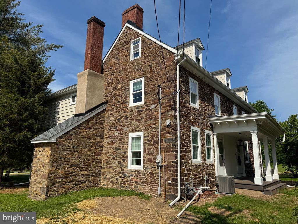 16 BROWNSBURG ROAD