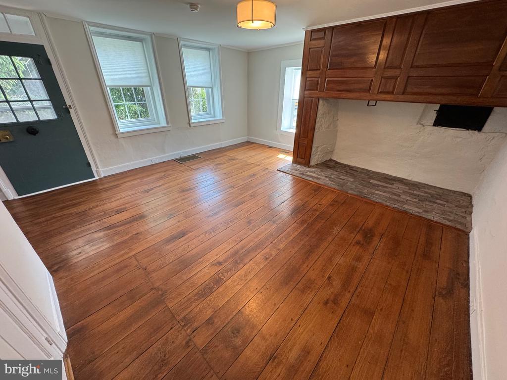 16 BROWNSBURG ROAD