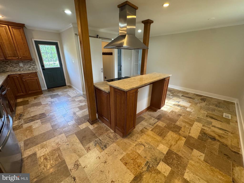 16 BROWNSBURG ROAD