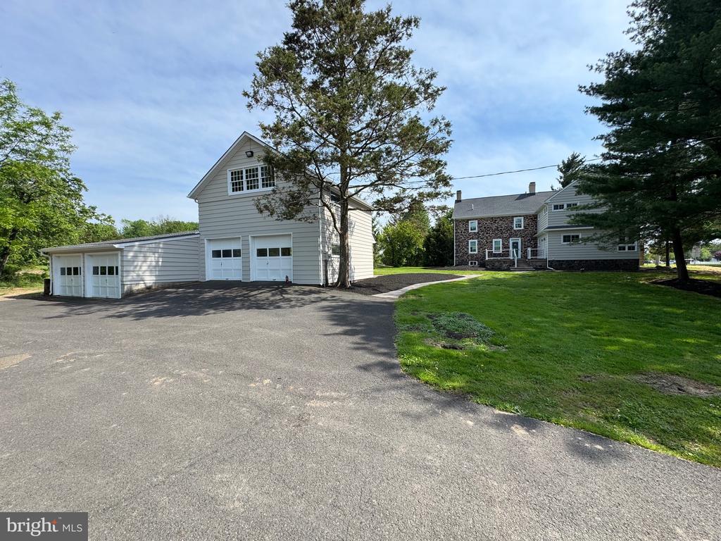 16 BROWNSBURG ROAD
