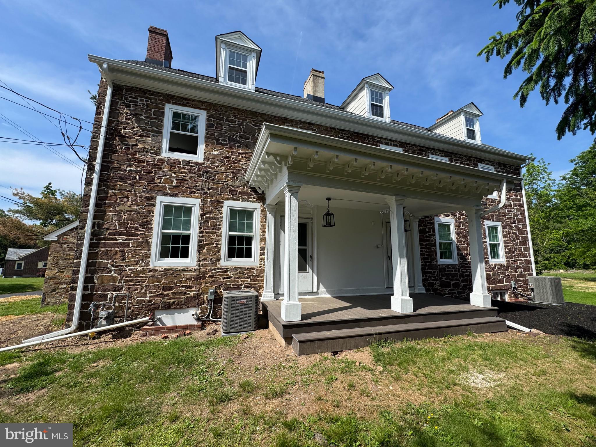 16 BROWNSBURG ROAD