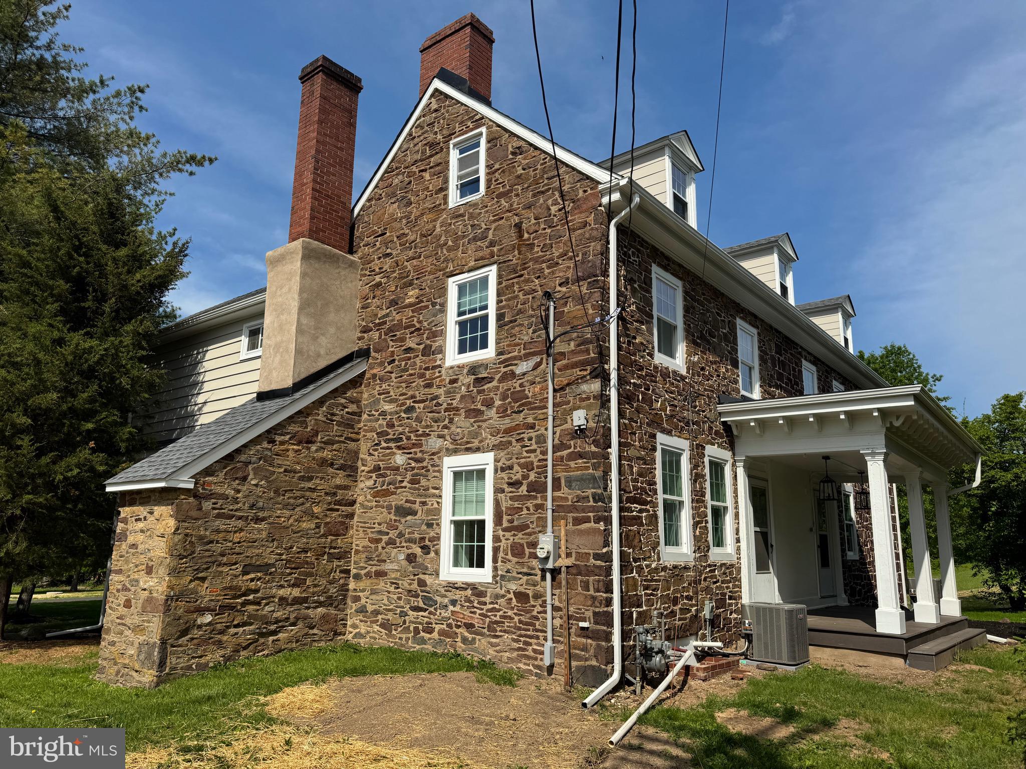 16 BROWNSBURG ROAD