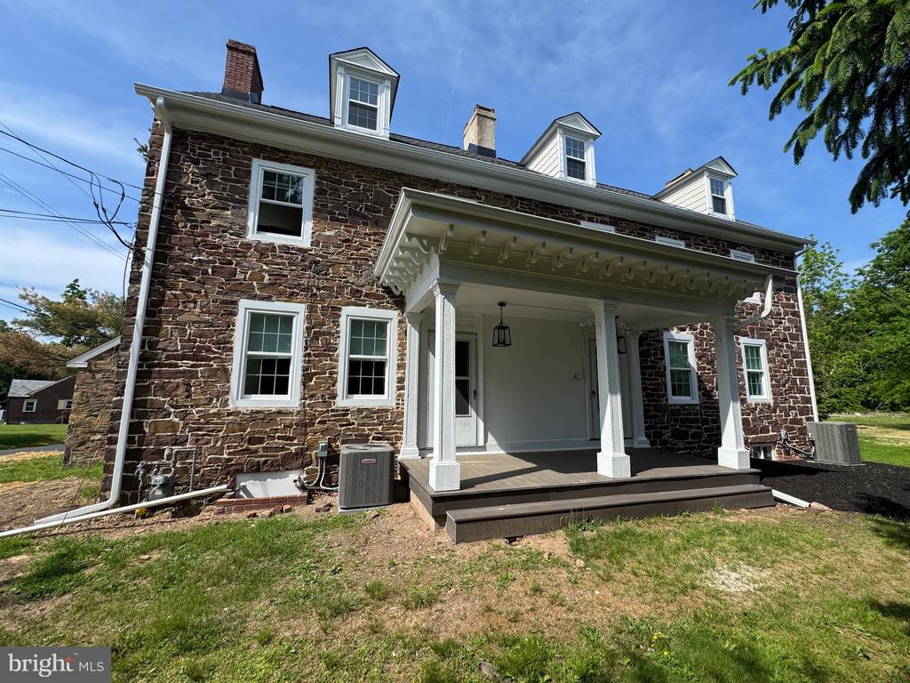 16 BROWNSBURG ROAD