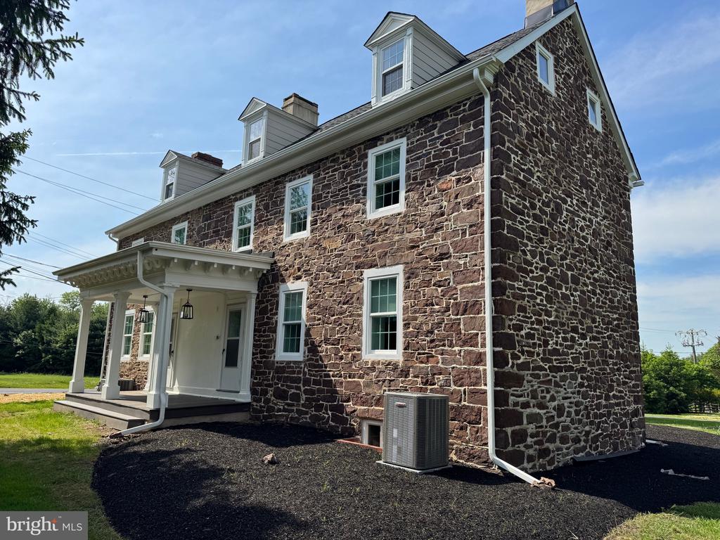 16 BROWNSBURG ROAD