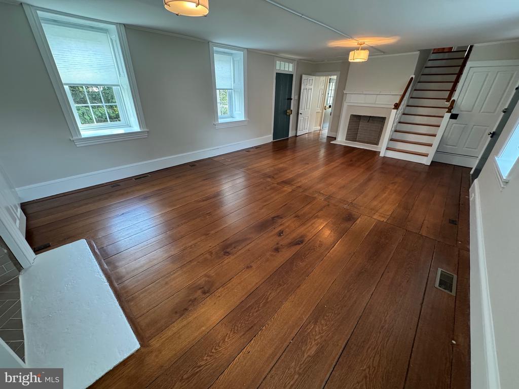 16 BROWNSBURG ROAD