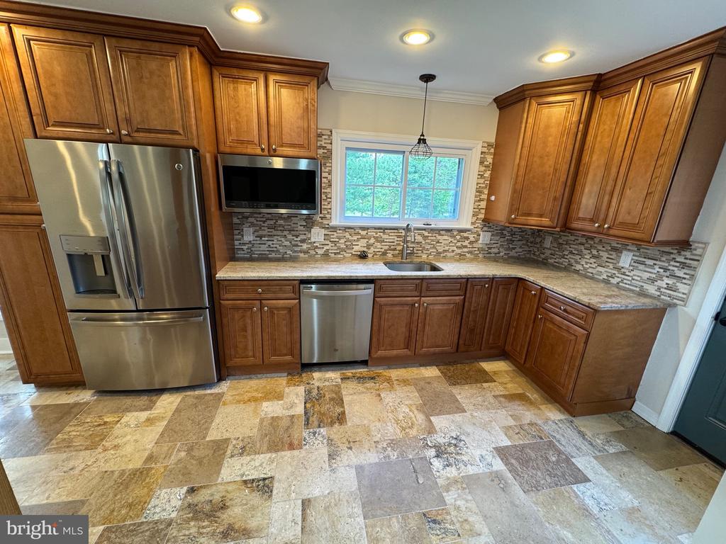 16 BROWNSBURG ROAD