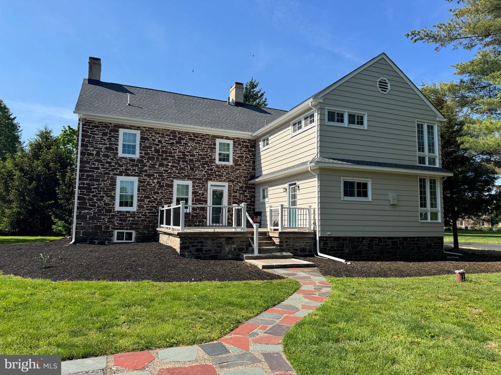 16 BROWNSBURG ROAD