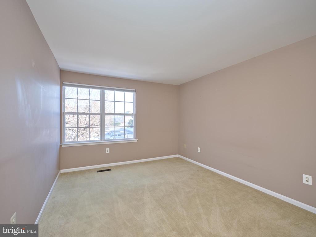 509 Waterford Ct, #82