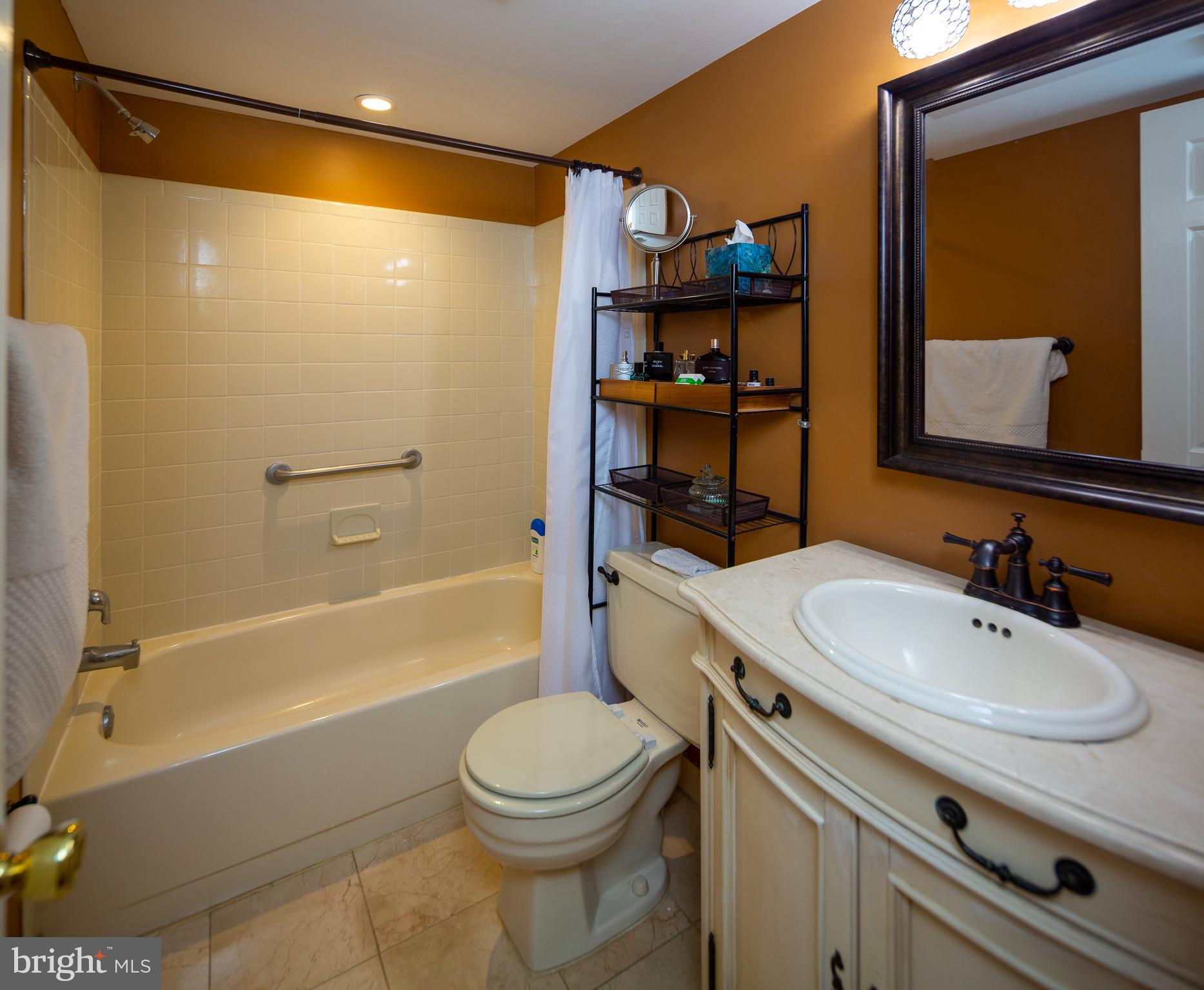 12 MEADOW LANE 1B