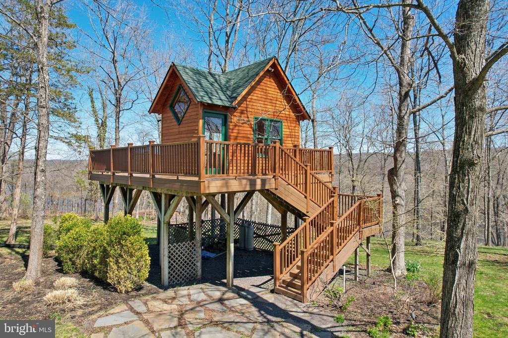 2 CEDAR LANE