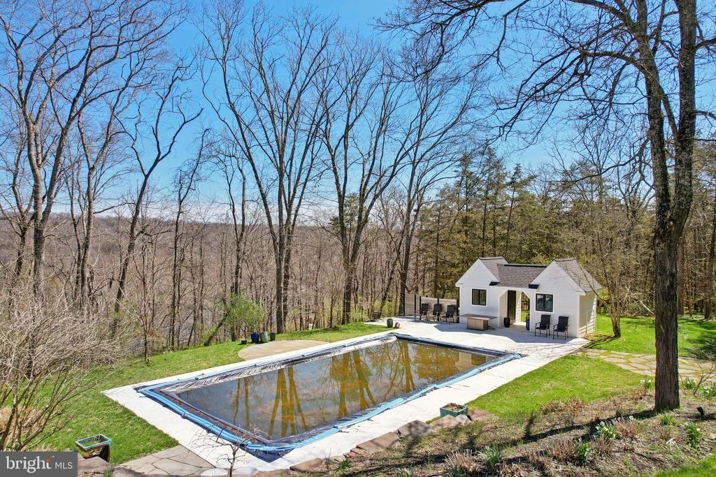 2 CEDAR LANE