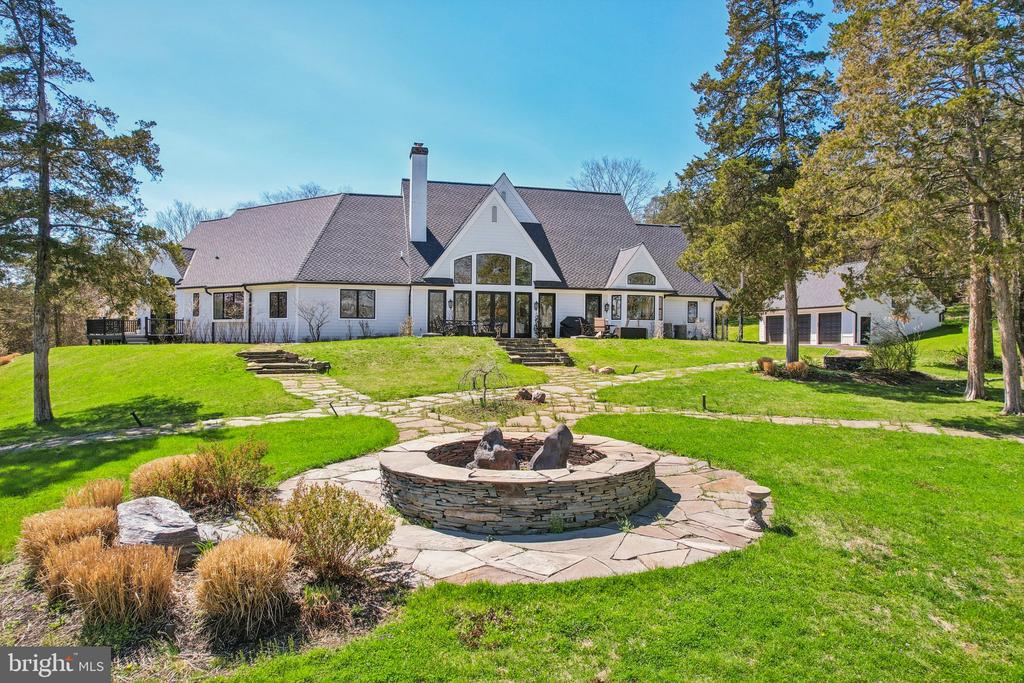 2 CEDAR LANE