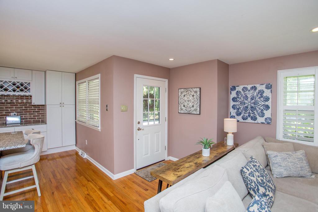 67 TOWNVIEW DRIVE