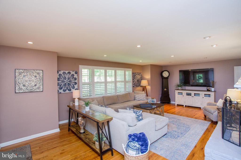 67 TOWNVIEW DRIVE
