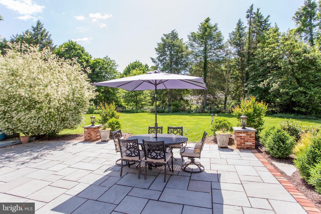 67 TOWNVIEW DRIVE