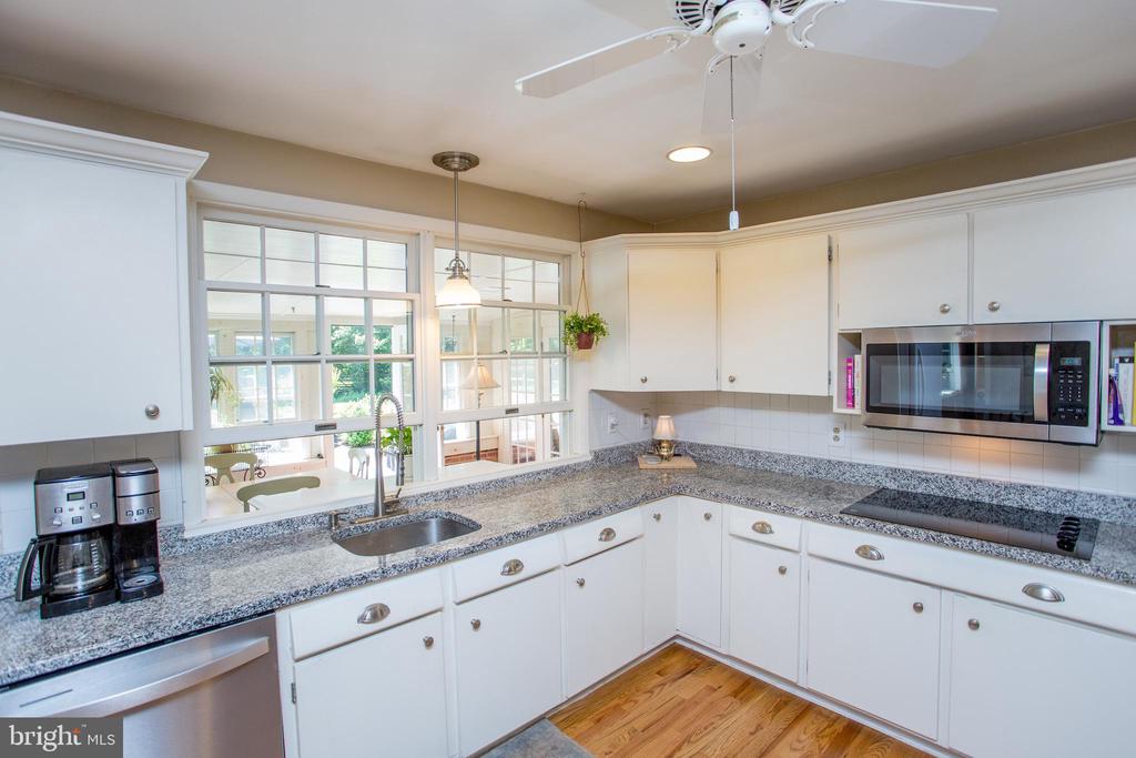 67 TOWNVIEW DRIVE